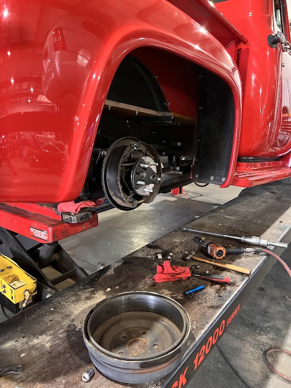 Lucky's Alignment & Brakes Ltd