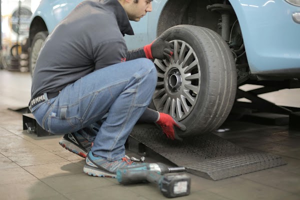 Door to Door Oil & Tire Service