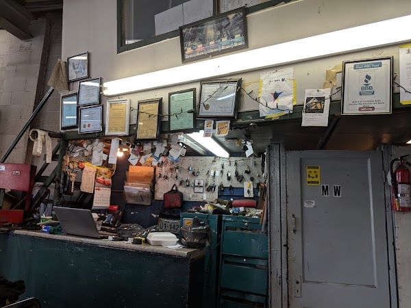 Aris and B Auto Service (Signature Tire Halifax)