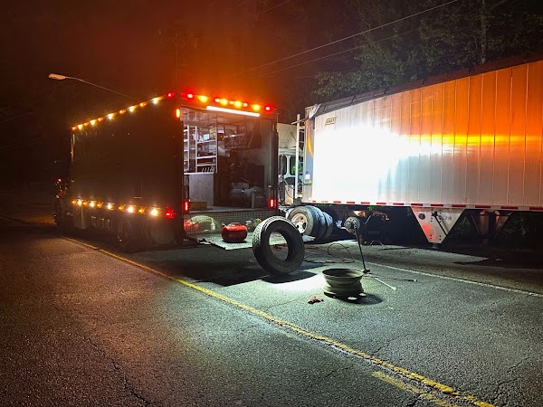mobile truck and trailer repair mechanic